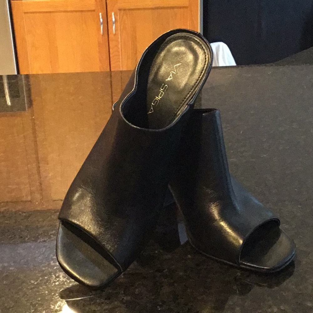 Ladies 8/ 1/2 Via Spiga black slip on heels